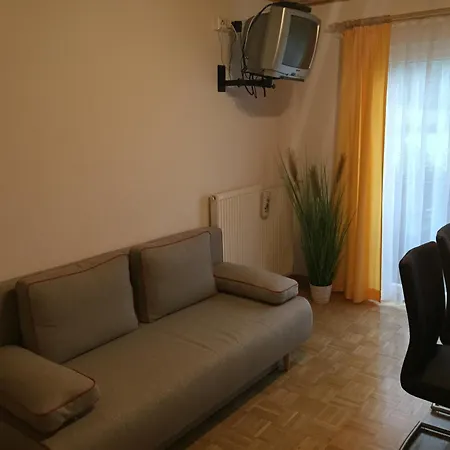 Haus Heimo Homestay *